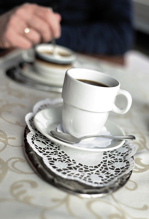 Kaffetasse auf einem Tisch. Foto: Pixabay