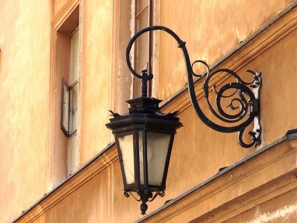 Das plattdeutsche Wort "Latüchte" bedeutet zwar Lampe, wird aber überwiegend scherzhaft verwendet.
Foto: Pixabay