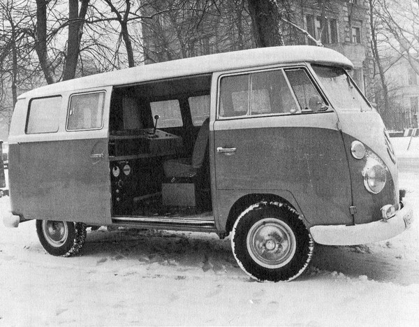 Aufnahmewagen (VW Bus) aus den sechziger Jahren