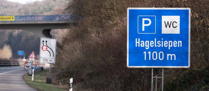 Autobahnschild der Rastanlage Vellern