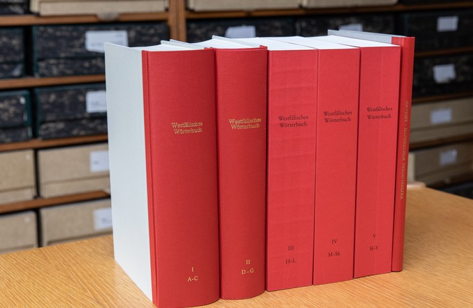 alle fünf Bände des Westfälischen Wörterbuchs