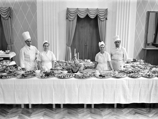 Festbuffet im Hotel Friedrich Buschkühle in Hamm 1955