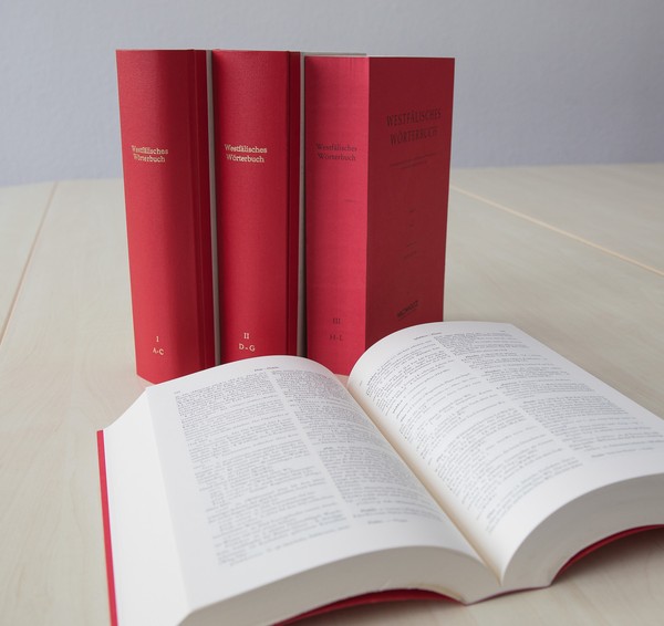 die bisherigen vier Bände des Westfälischen Wörterbuchs