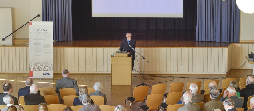 Aufnahme während eines Vortrags im Saal mit Zuhörern